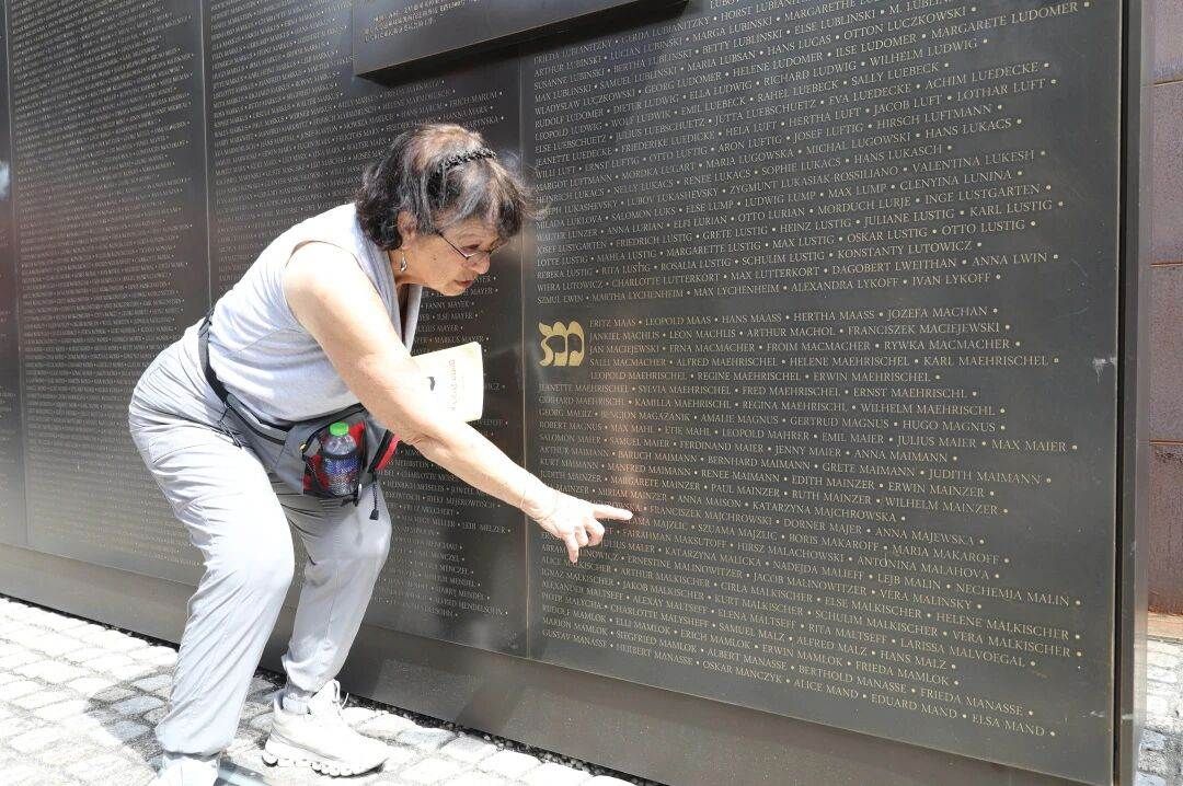 069dffabc8ec4f8556e008a4d97c1054