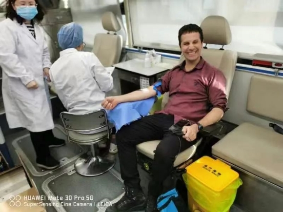Visitor from Abroad Donating Blood to Express Gratitude